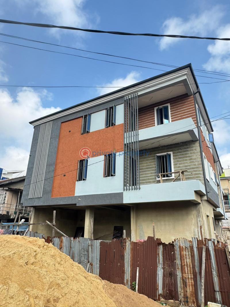 2 bedroom Flat & Apartment For Sale Sabo, Yaba Sabo Yaba Lagos - 11