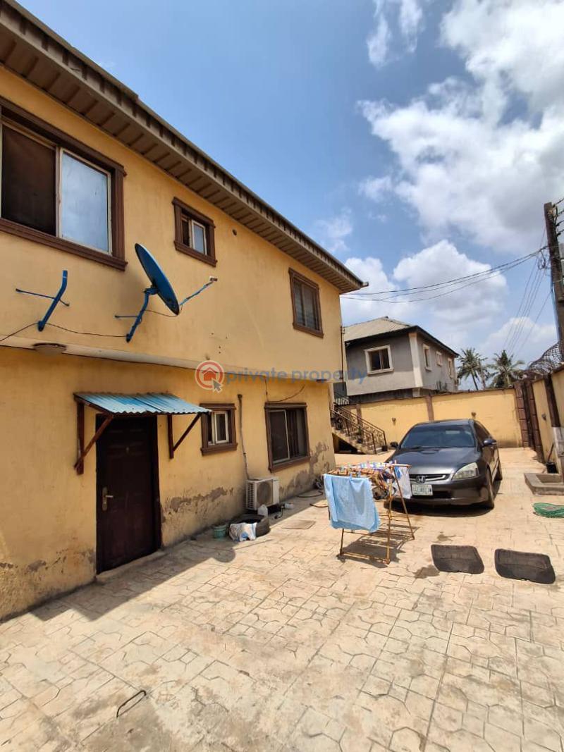 9 bedroom House For Sale Oluwaga Ayobo Ipaja Lagos - 3