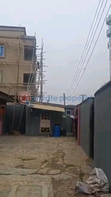 Solid building of block of flats - 5 House For Sale Off Odunalayo Street Via Funsho Owoyemi, Abuleegba Abule Egba Lagos - 5