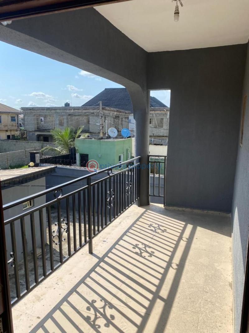 Solid building with units of flats and shops - 7 10 bedroom Duplex For Sale Off Community Road Ago Palace Isolo Lagos - 7