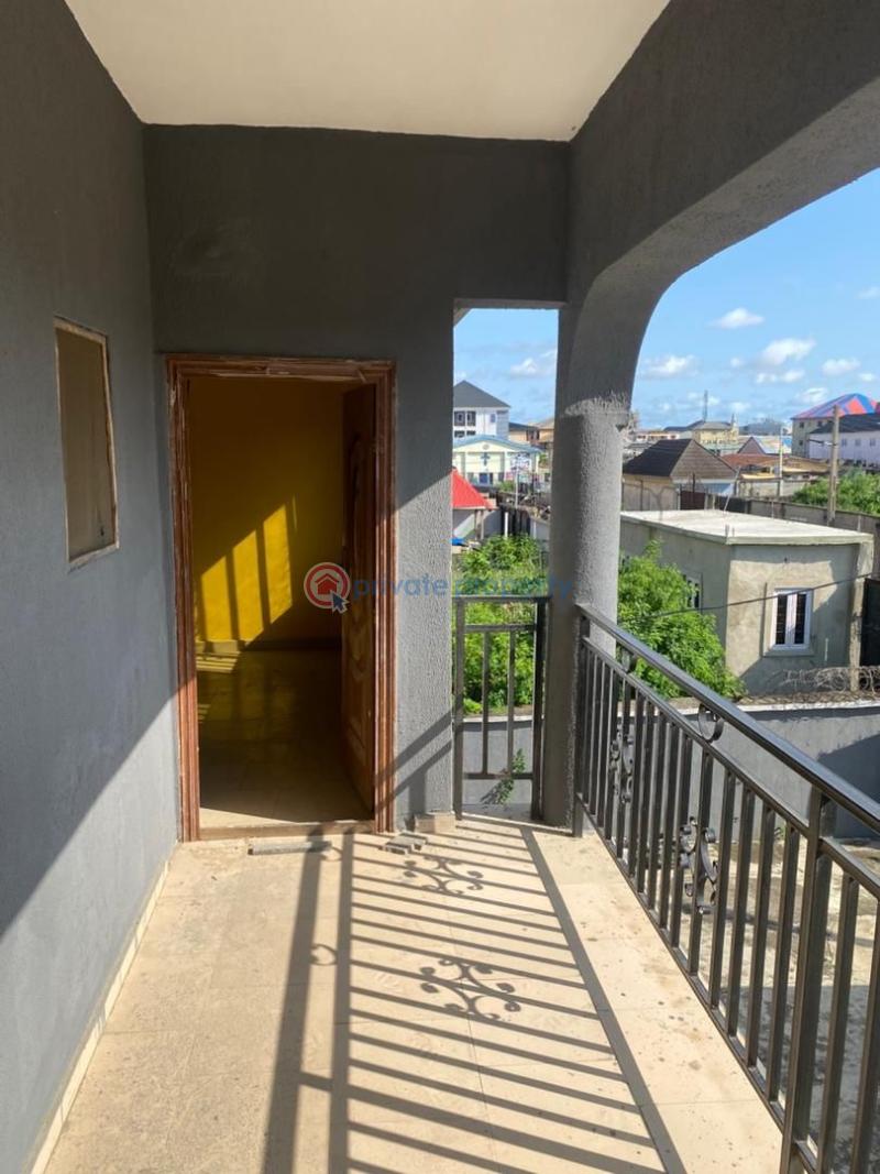 Solid building with units of flats and shops - 5 10 bedroom Duplex For Sale Off Community Road Ago Palace Isolo Lagos - 5