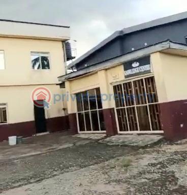 House For Sale Along Busy First Ugbor Road, Gra Oredo  - 2
