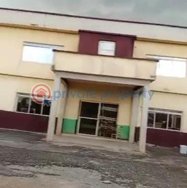 House For Sale Along Busy First Ugbor Road, Gra Oredo  - 0