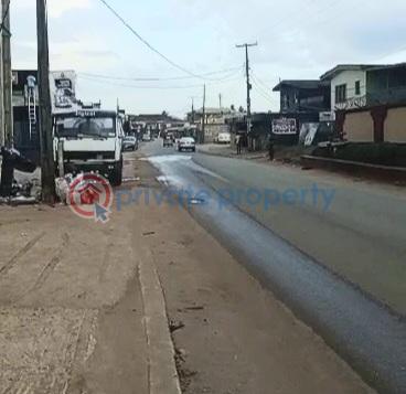 House For Sale Along Busy First Ugbor Road, Gra Oredo  - 3