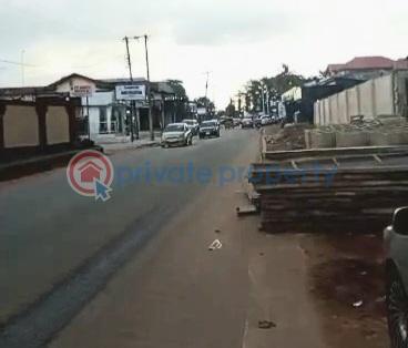 House For Sale Along Busy First Ugbor Road, Gra Oredo  - 4