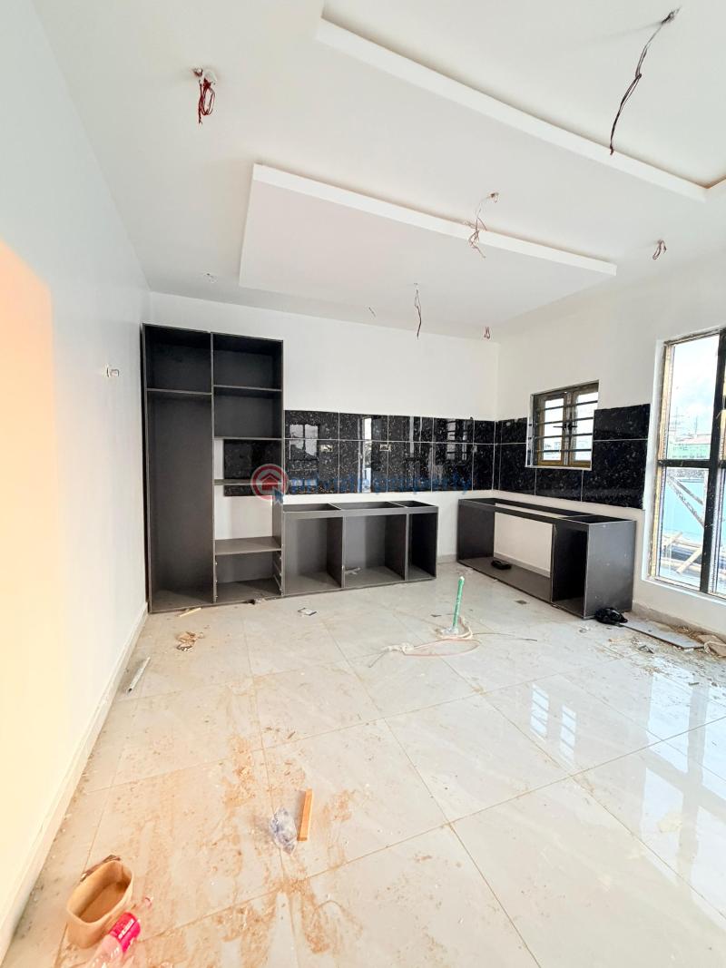 3 bedroom Penthouse For Sale Mende Maryland Lagos - 1
