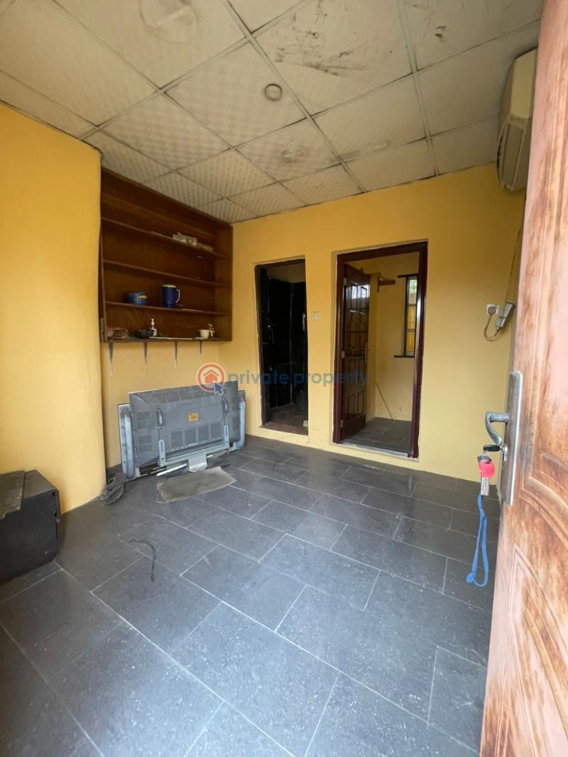 5 bedroom Semi detached Duplex For Sale Arowojobe Estate Mende Maryland Lagos - 6