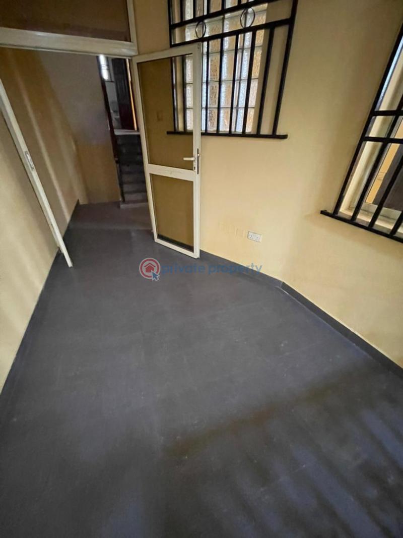 5 bedroom Semi detached Duplex For Sale Arowojobe Estate Mende Maryland Lagos - 8