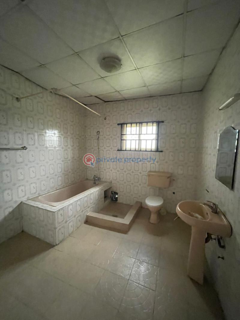 5 bedroom Semi detached Duplex For Sale Arowojobe Estate Mende Maryland Lagos - 3