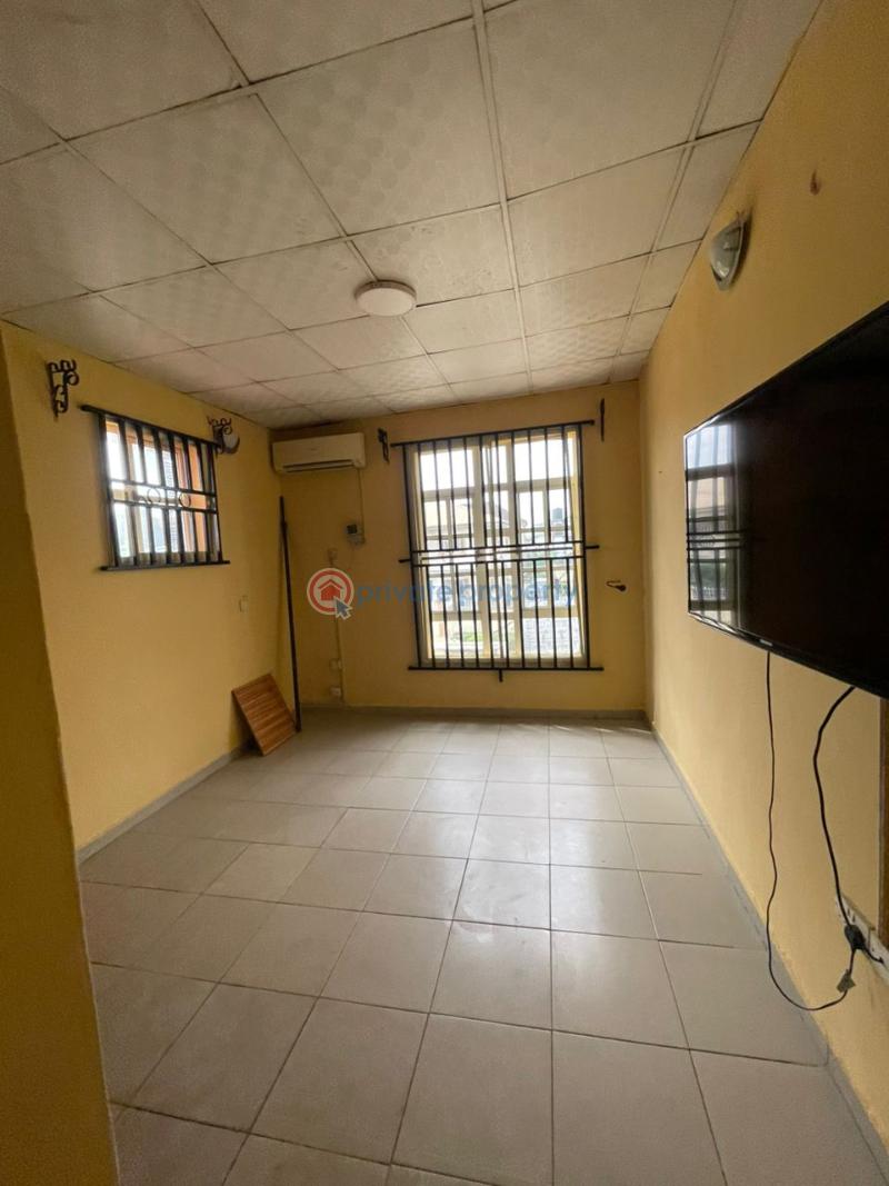 5 bedroom Semi detached Duplex For Sale Arowojobe Estate Mende Maryland Lagos - 12