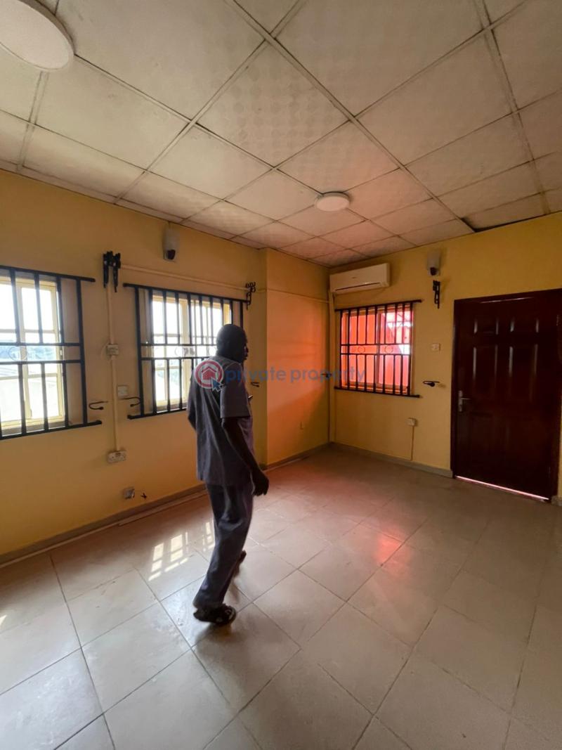 5 bedroom Semi detached Duplex For Sale Arowojobe Estate Mende Maryland Lagos - 2
