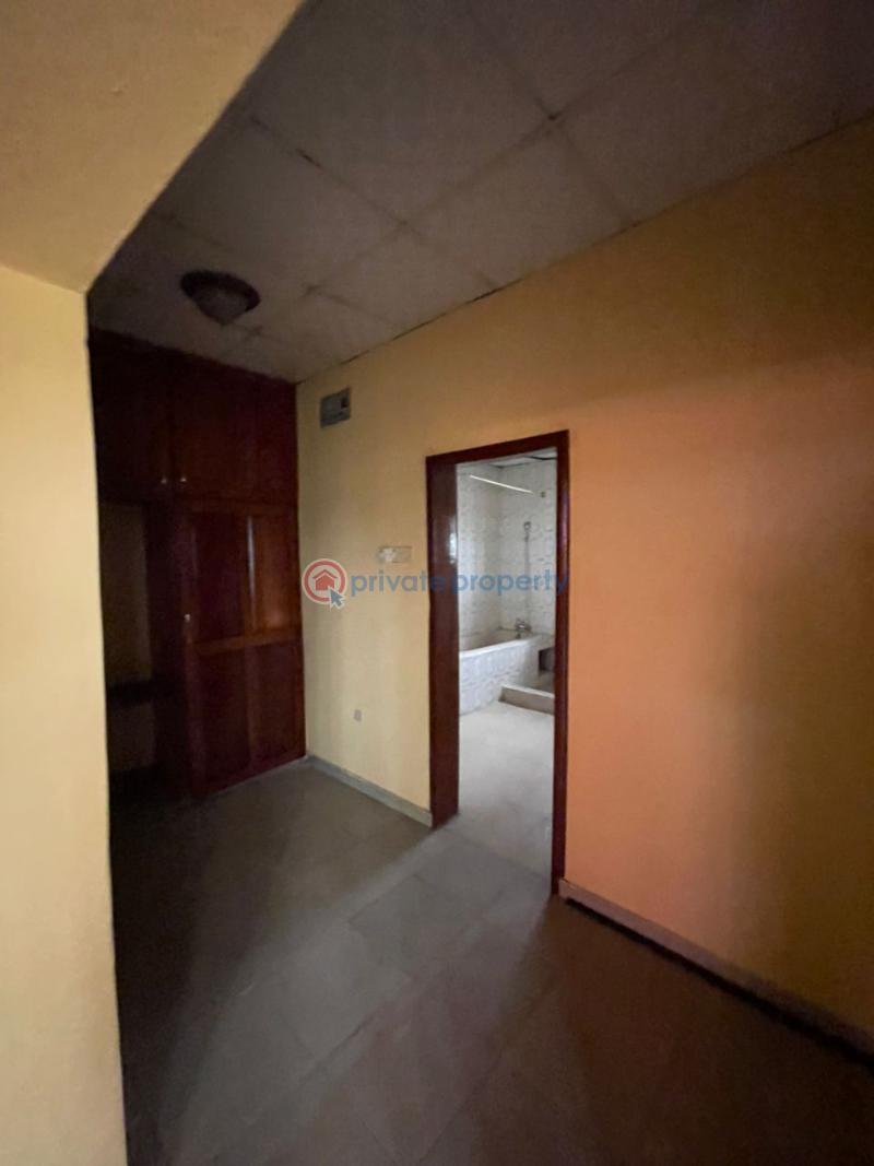 5 bedroom Semi detached Duplex For Sale Arowojobe Estate Mende Maryland Lagos - 5
