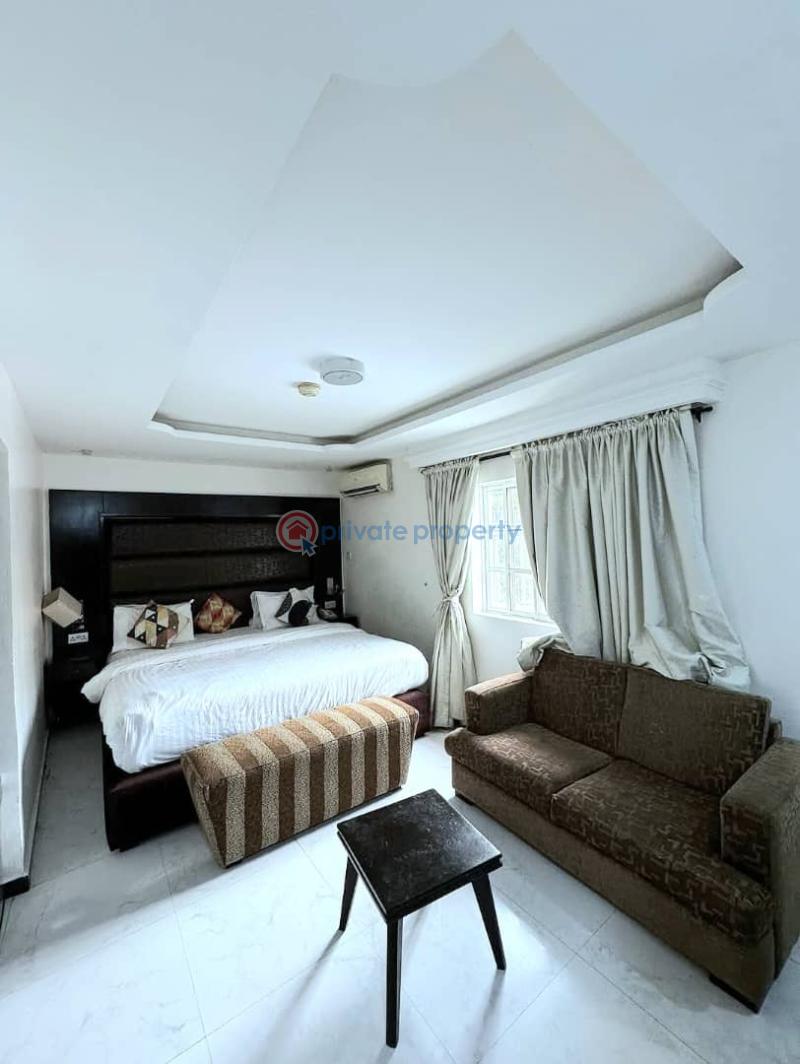 Spacious 17-bedroom detached duplex - 9 10 bedroom Detached Duplex For Rent Lekki Phase 1 Lagos - 9