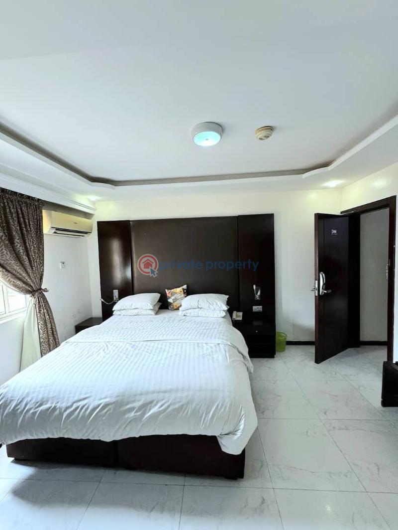 Spacious 17-bedroom detached duplex - 7 10 bedroom Detached Duplex For Rent Lekki Phase 1 Lagos - 7