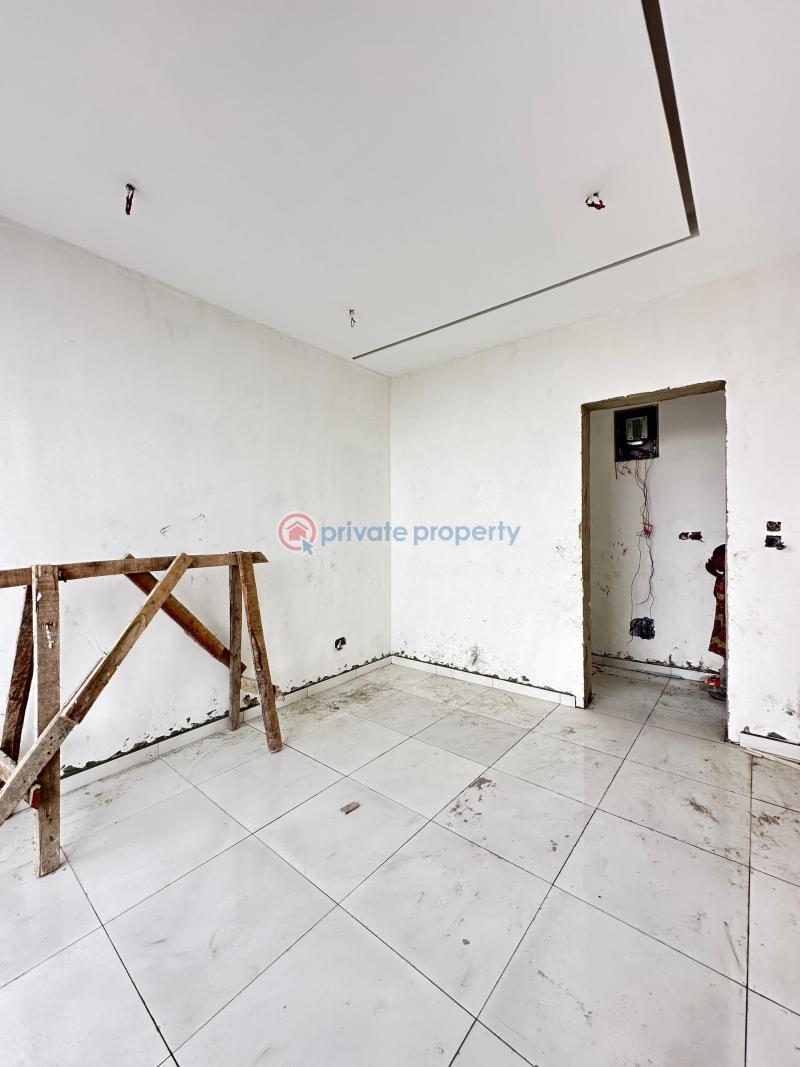 Spacious 2 bedroom apartment with a reception, elevator, pool and gym. - 6 2 bedroom Flat & Apartment For Sale Lekki Phase 1 Lagos - 6