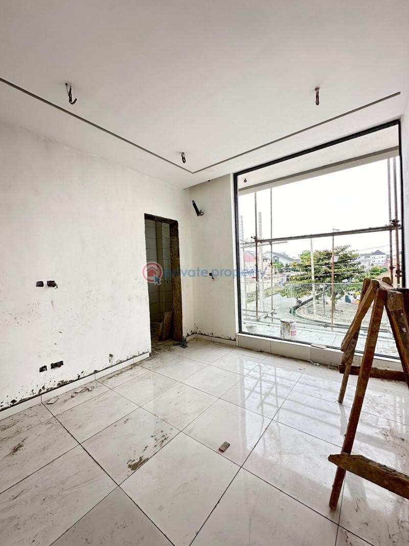 Spacious 2 bedroom apartment with a reception, elevator, pool and gym. - 2 2 bedroom Flat & Apartment For Sale Lekki Phase 1 Lagos - 2