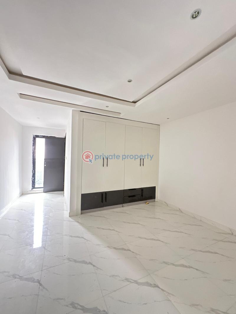 Spacious 2 bedroom apartment with elevator, pool and gym. - 5 2 bedroom Flat & Apartment For Sale Lekki Phase 1 Lagos - 5