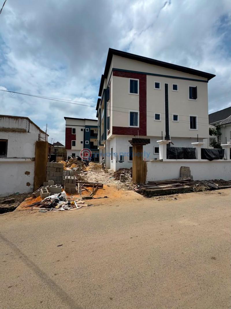 2 bedroom Shared Apartment For Sale Ogunlana Surulere Lagos - 0