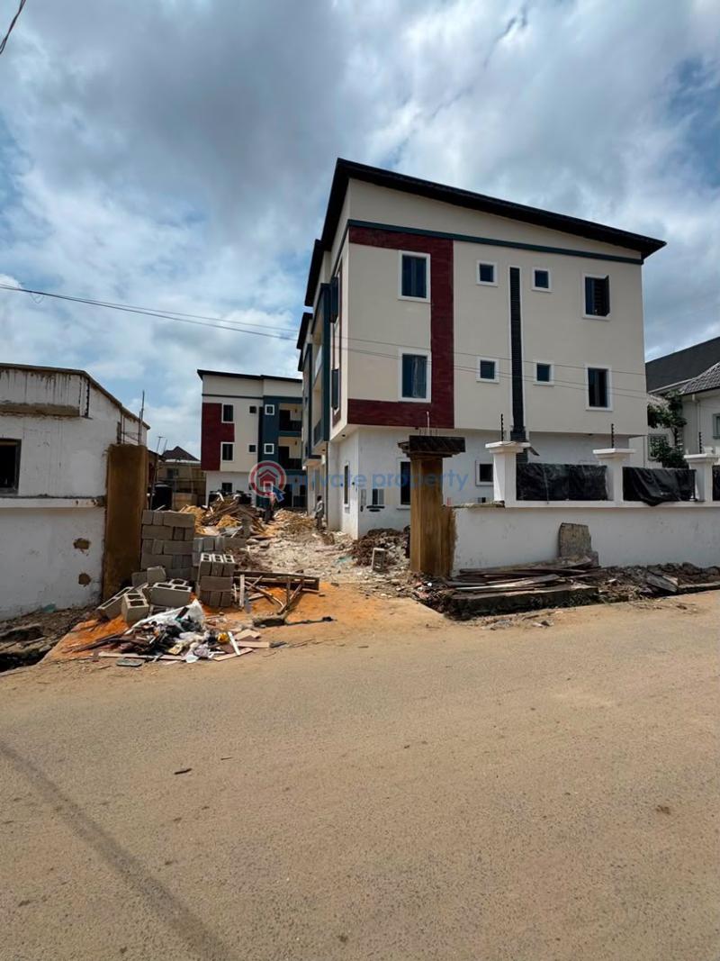 2 bedroom Shared Apartment For Sale Ogunlana Surulere Lagos - 1
