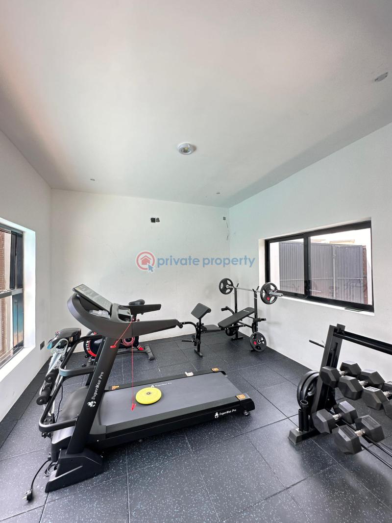 Spacious 3 bedroom apartment with pool, elevator and gym. - 4 3 bedroom House For Sale Lekki Phase 1 Lagos - 4