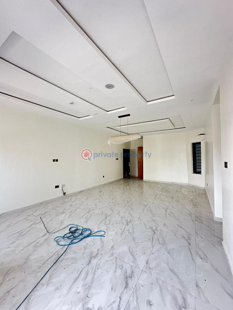 Spacious 3 bedroom apartment with swimming pool & gym. - 4 3 bedroom Block Of Flats For Sale Freedom Way Lekki Lagos - 4