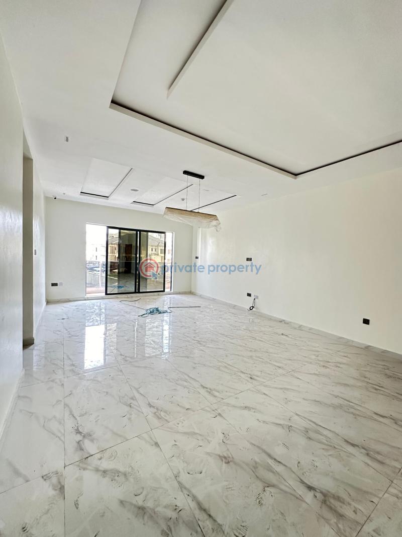 Spacious 3 bedroom apartment with swimming pool & gym. - 5 3 bedroom Block Of Flats For Sale Freedom Way Lekki Lagos - 5