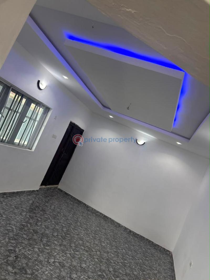 3 bedroom Block Of Flats For Rent Idi Ahun Road 5, Elebu Akala Express Akala Express Ibadan Oyo - 2