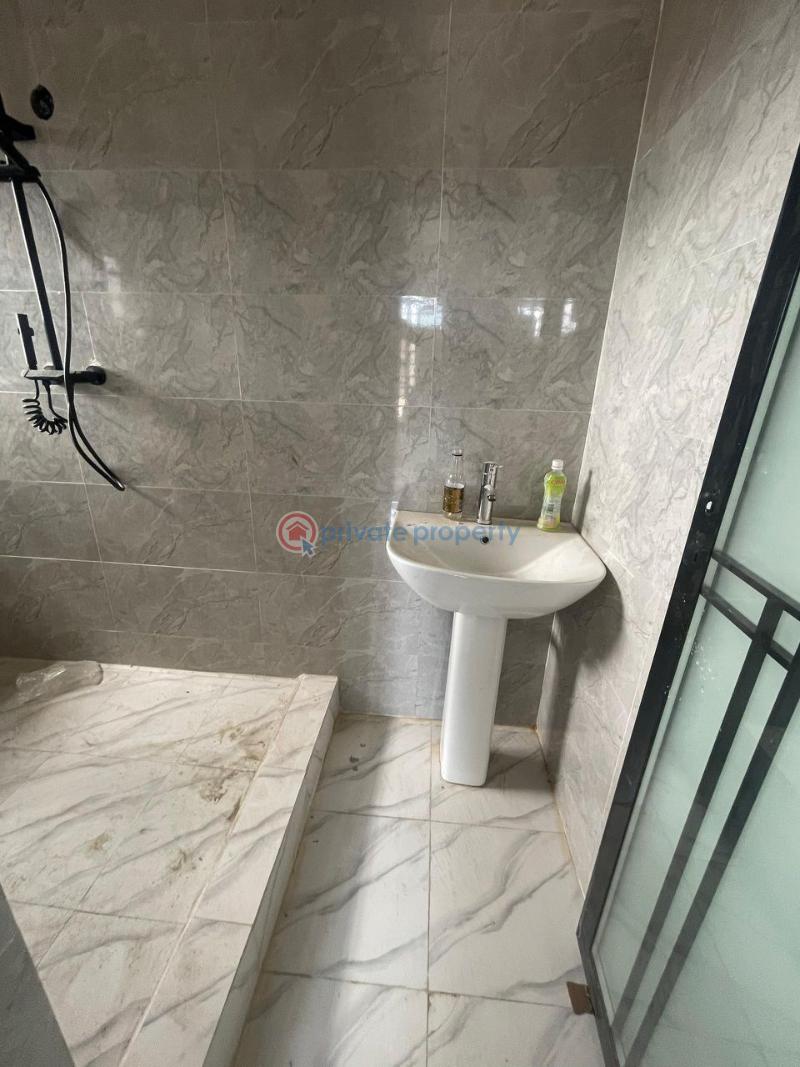 3 bedroom Block Of Flats For Rent Off Adekunle Kuye Via Agbonyin Avenue, Surulere Lawanson Surulere Lagos - 4