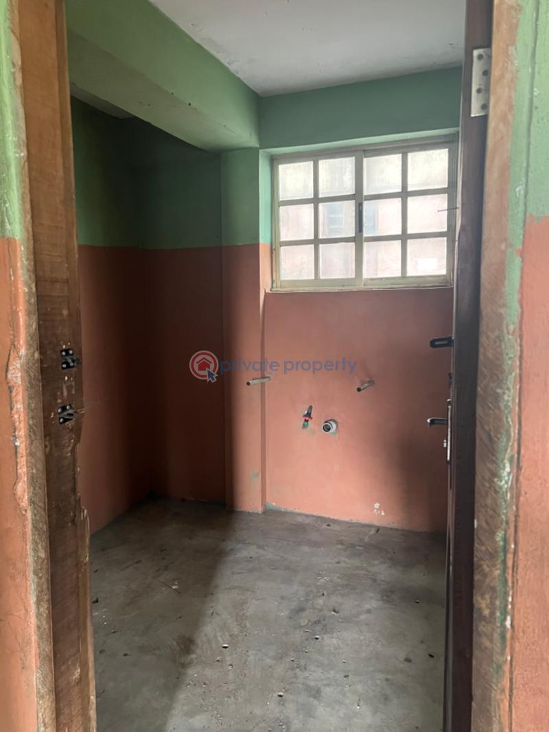3 bedroom Office For Rent 566 Ikorodu Road, Kosofe, Lagos. Kosofe Kosofe/Ikosi Lagos - 1