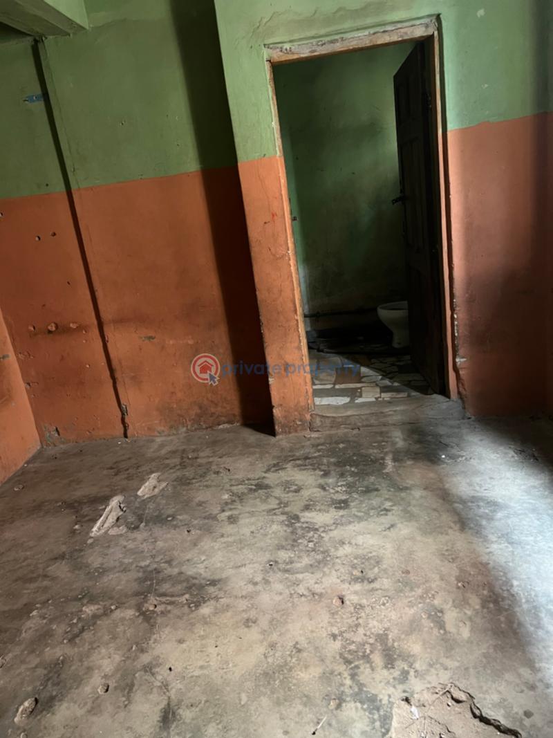 3 bedroom Office For Rent 566 Ikorodu Road, Kosofe, Lagos. Kosofe Kosofe/Ikosi Lagos - 3