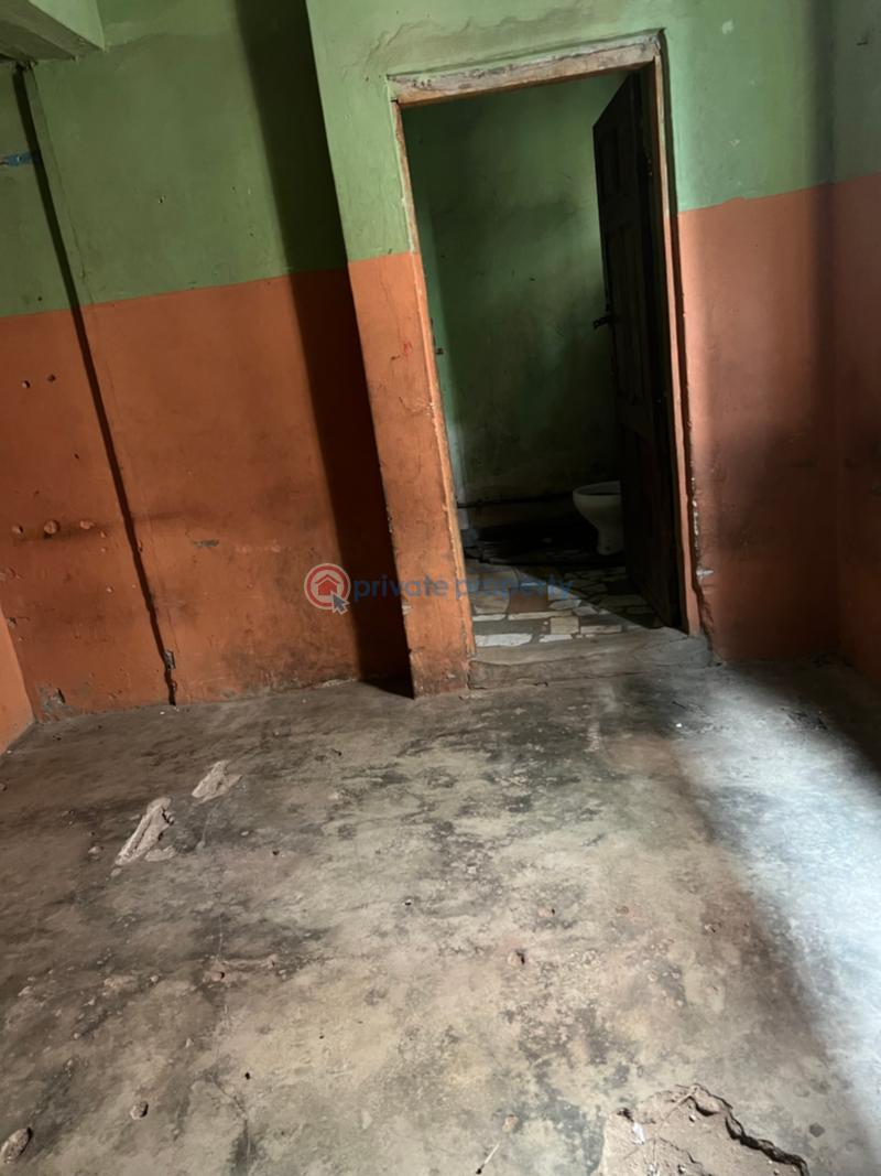 3 bedroom Office For Rent 566 Ikorodu Road, Kosofe, Lagos. Kosofe Kosofe/Ikosi Lagos - 4