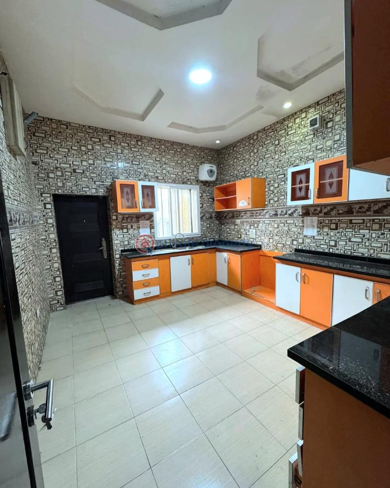Spacious 3-bedroom terrace duplex with bq - 4 3 bedroom Terraced Duplex For Rent Lekki Phase 1 Lagos - 4