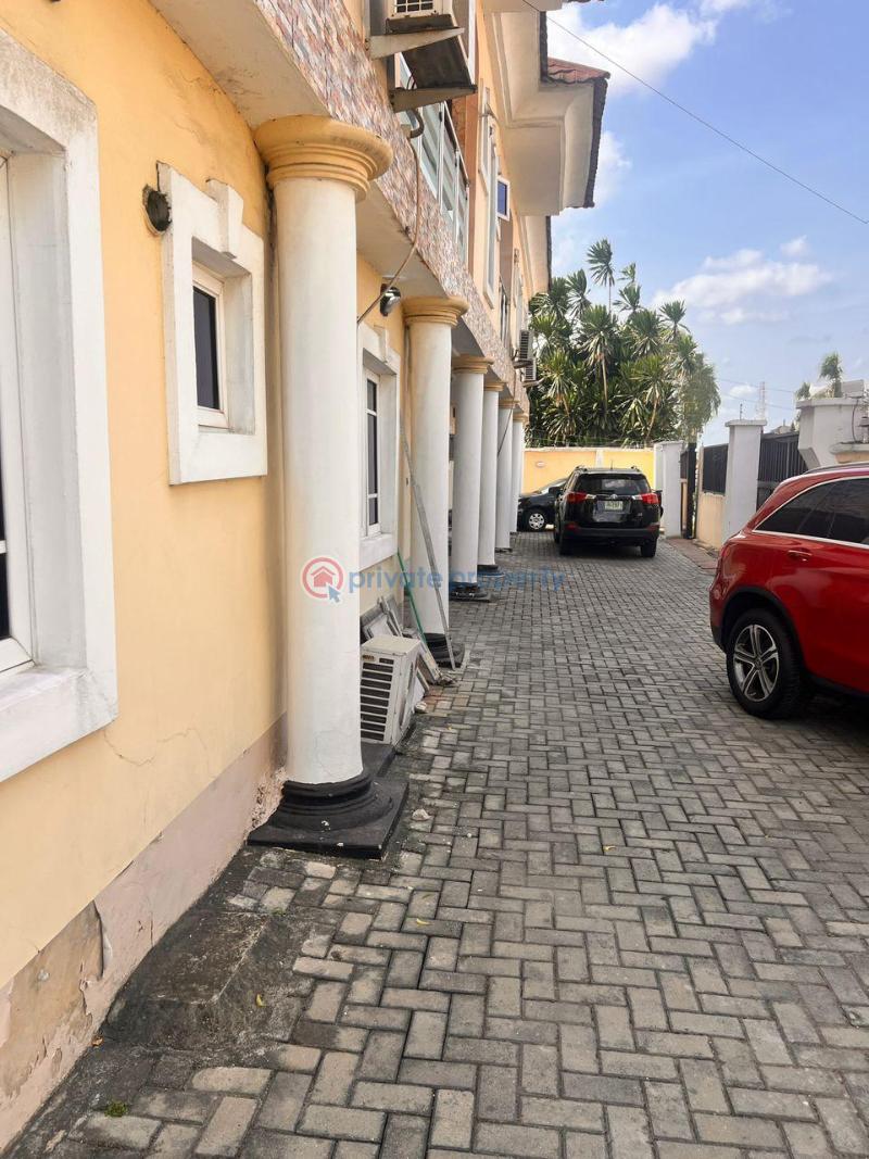 3 bedroom Block Of Flats For Rent Okupe Estate. Maryland Ikeja Lagos - 3