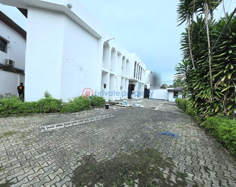 Spacious 5-bedroom detached house with bq. - 1 5 bedroom Detached Duplex For Rent Victoria Island Lagos - 1