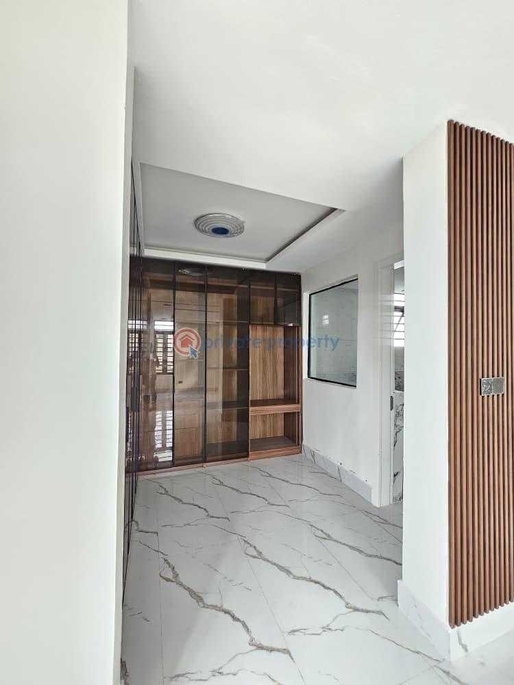 Spacious 5 bedroom fully detached duplex - 13 5 bedroom Terraced Duplex For Sale Lekki Phase 1 Lagos - 13