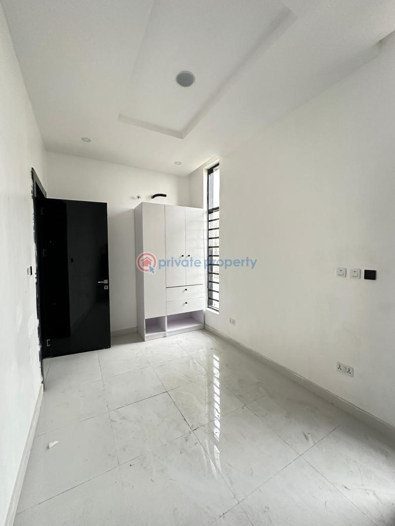 Spacious 5 bedroom fully detached duplex with bq and swimming pool - 6 5 bedroom Detached Duplex For Sale Chevron Drive Lekki Lagos - 6