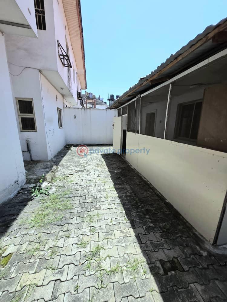 Spacious 5-bedroom semi-detached duplex - 3 5 bedroom Semi detached Duplex For Rent Lekki Phase 1 Lagos - 3