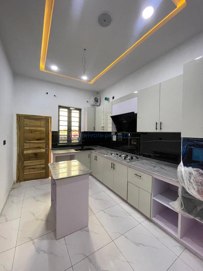 5 bedroom Detached Duplex For Sale Chevron Lagos Island  - 4