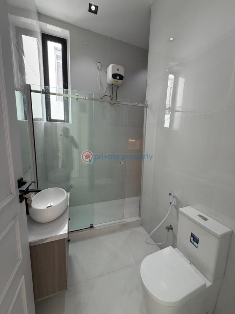 Spacious 5bedroom fully detached house with pool - 15 5 bedroom Duplex For Sale Osapa London Lekki Lagos - 15