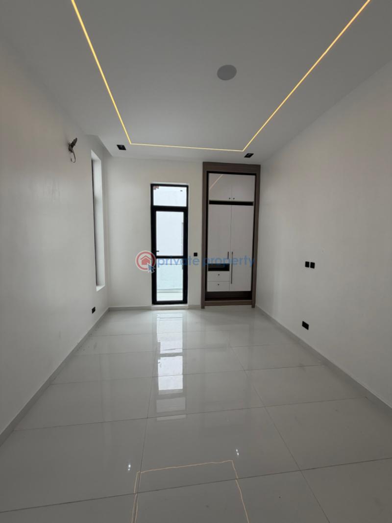 Spacious 5bedroom fully detached house with pool - 11 5 bedroom Duplex For Sale Osapa London Lekki Lagos - 11