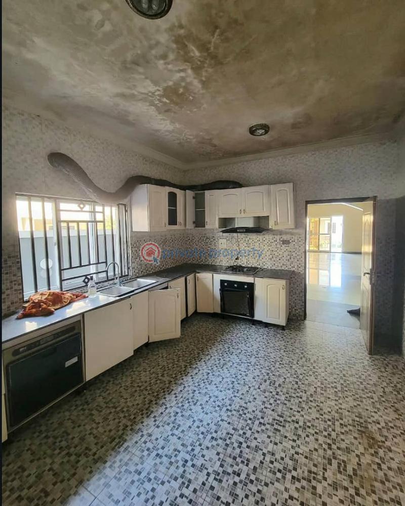 Spacious 6-bedroom fully detached duplex - 19 6 bedroom Detached Duplex For Rent Lekki Phase 1 Lagos - 19
