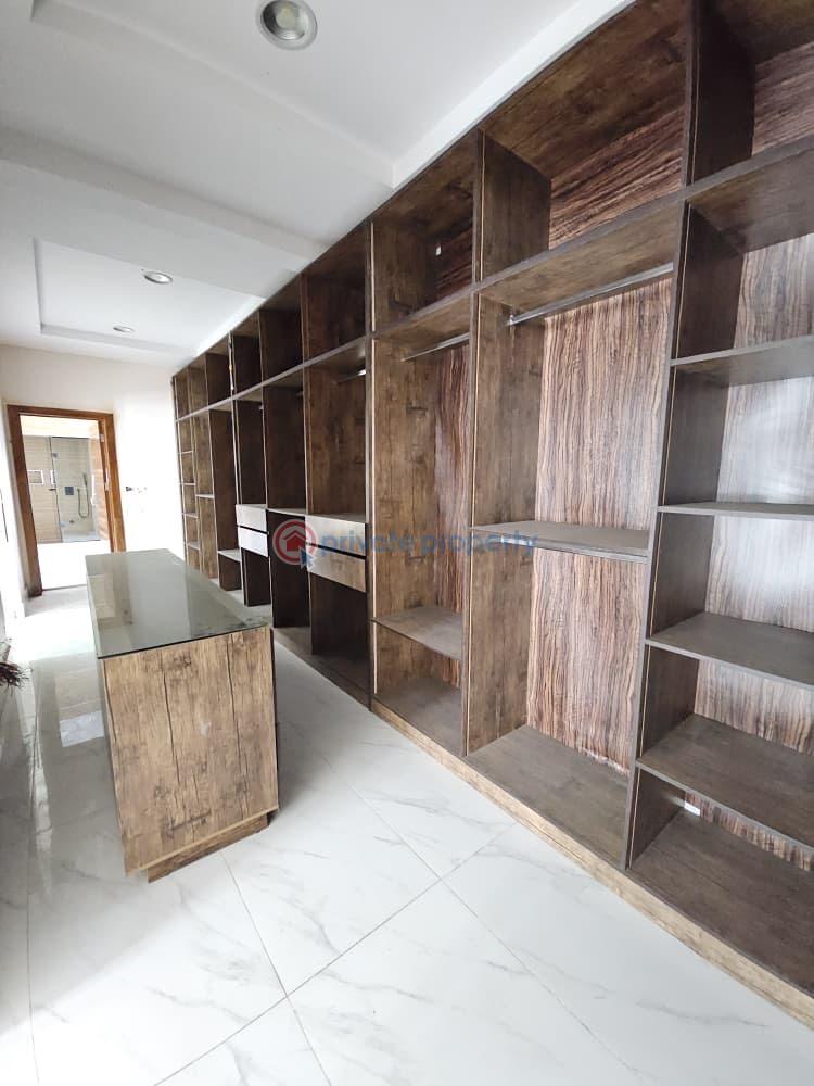 Spacious 6 bedroom fully detached duplex - 6 6 bedroom Detached Duplex For Sale Lekki Phase 1 Lagos - 6
