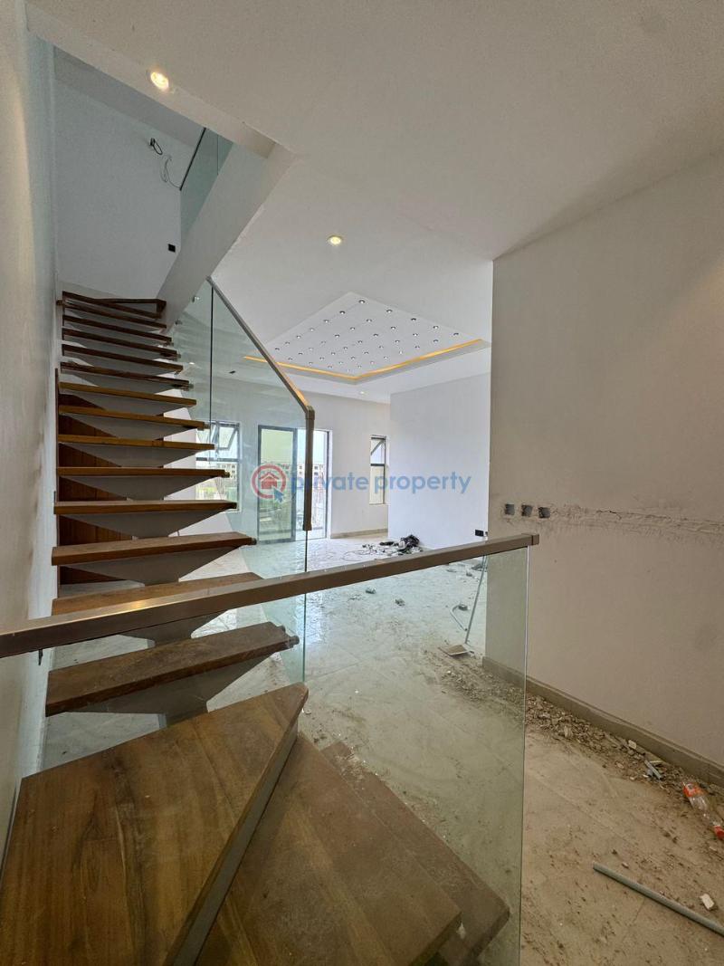 Spacious & automated 2 bedroom maisonette with communal pool & gym. - 3 2 bedroom Maisonette For Sale Lekki Phase One Lekki Lagos - 3