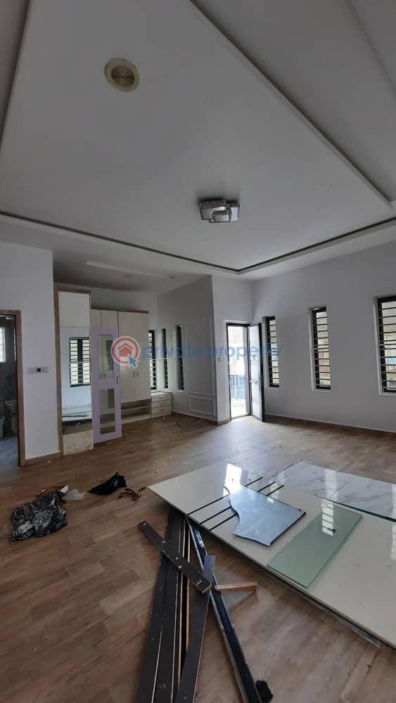 Spacious & luxurious master’s bedroom with balcony – idado, lekki - 4 1 bedroom Shared Apartment For Rent Idado Lekki Lagos - 4