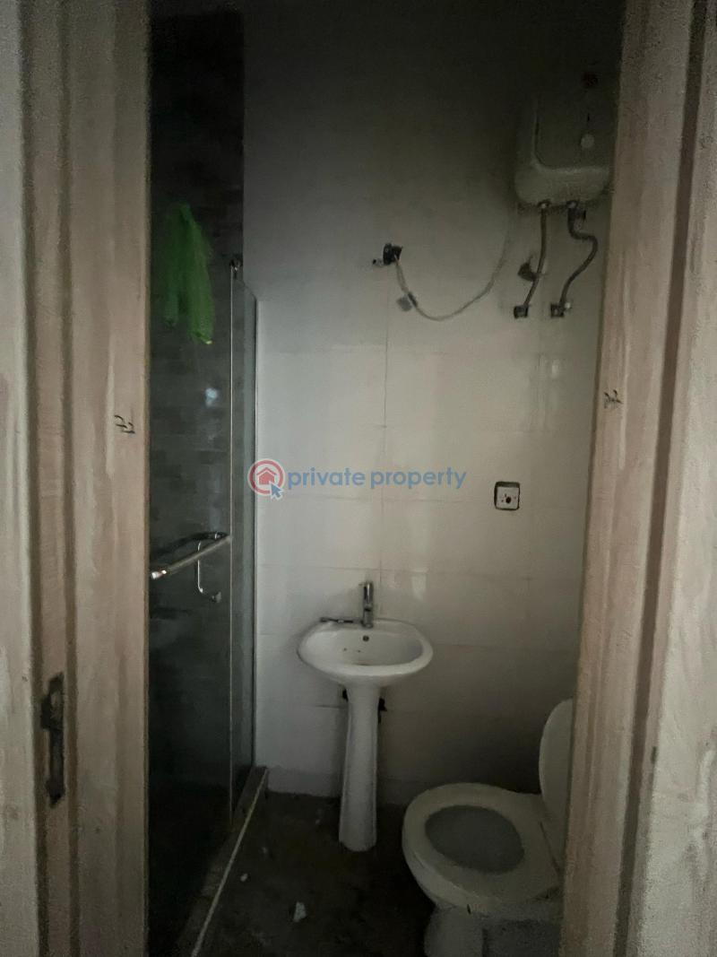 Spacious & well maintained 4 ,bedroom cornerpiece terrace duplex  (serviced) with swimming pool - 8 4 bedroom Terraced Duplex For Rent Royal Pine Estate, Orchid Road (close To Orchid Hotel) , Lekki Lafiaji Lekki Lagos - 8