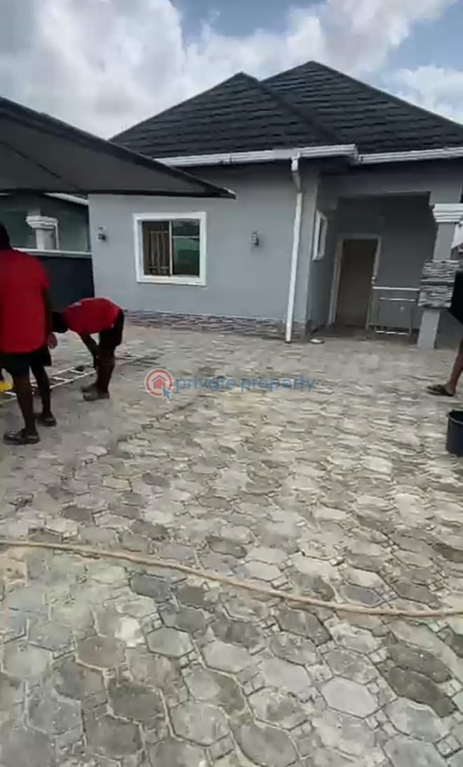 Spacious detached  3bedroom bungalow with large self compound { video} - 9 3 bedroom Flat & Apartment For Rent Thomas Estate Ajah Lagos - 9