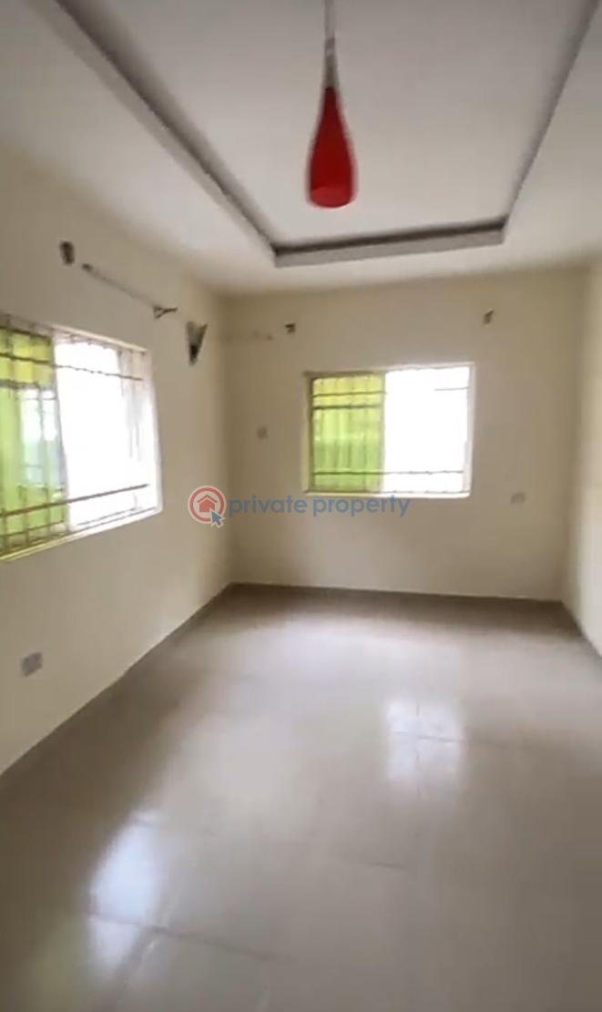 Spacious detached  3bedroom bungalow with large self compound { video} - 1 3 bedroom Flat & Apartment For Rent Thomas Estate Ajah Lagos - 1
