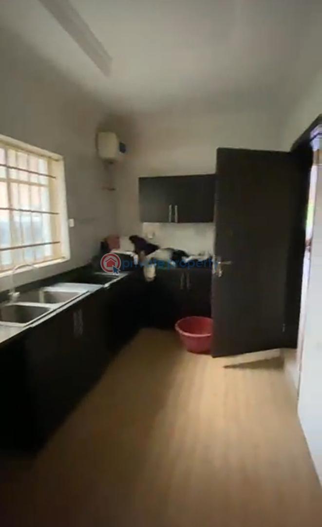 Spacious detached  3bedroom bungalow with large self compound { video} - 2 3 bedroom Flat & Apartment For Rent Thomas Estate Ajah Lagos - 2
