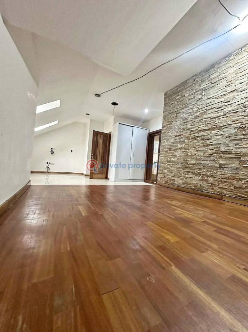 Spacious commercial 4 bedroom upstairs office space - 1 4 bedroom Office For Rent Oniru Victoria Island Lagos - 1