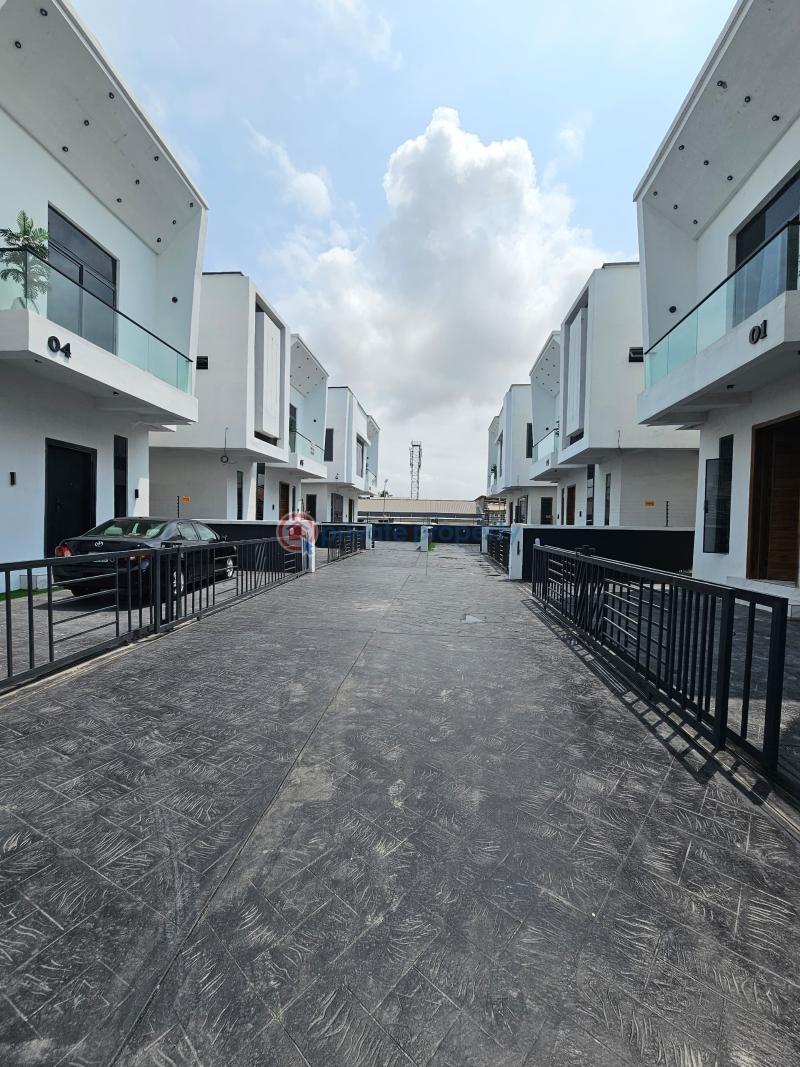 Spacious luxury 5 bedroom fully detached duplex with bq - 13 5 bedroom Detached Duplex For Sale Idado Lekki Lagos - 13